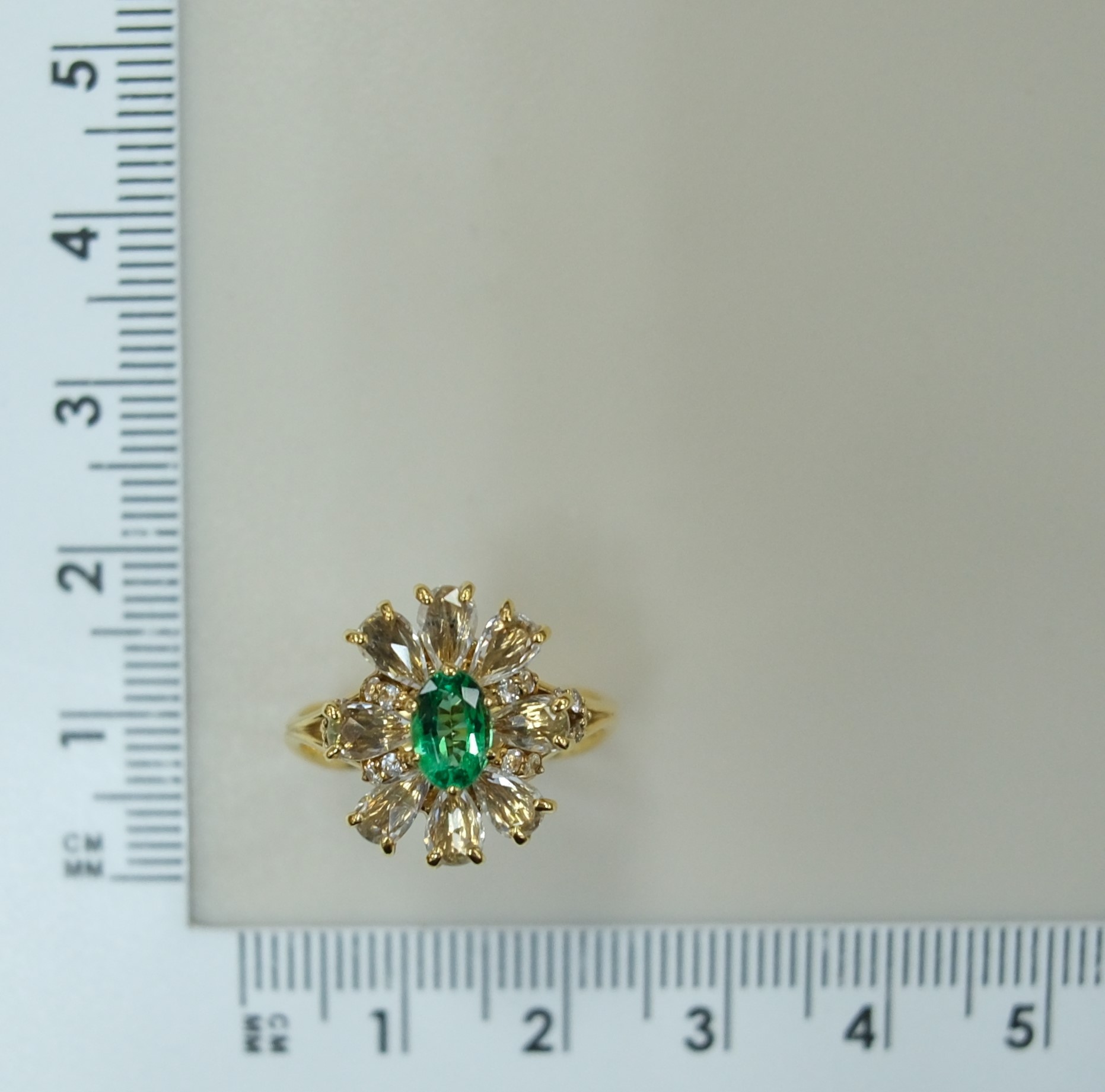 Кольцо из желтого золота с изумрудом